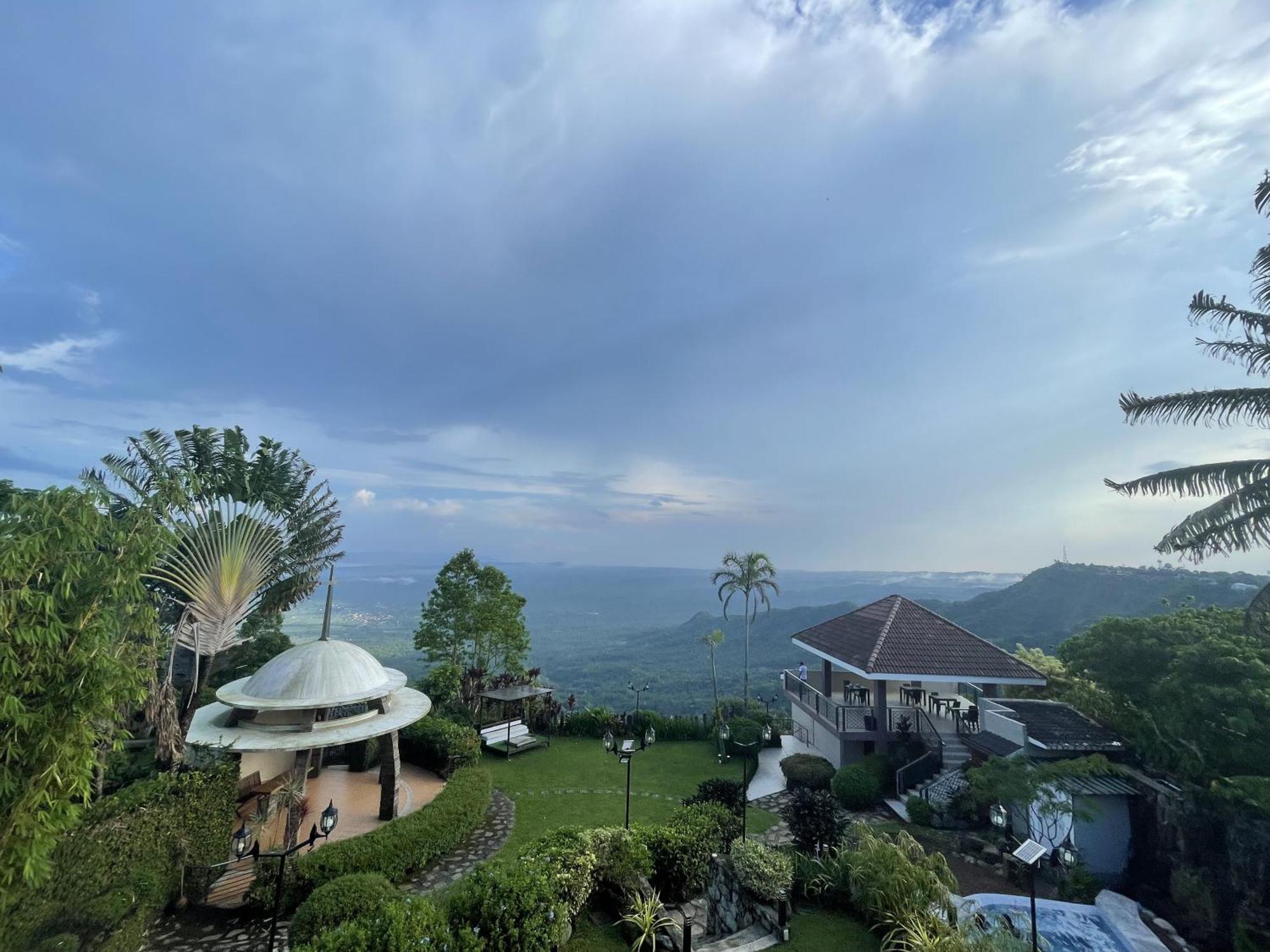 The Lakeview Suites Tagaytay City Zewnętrze zdjęcie