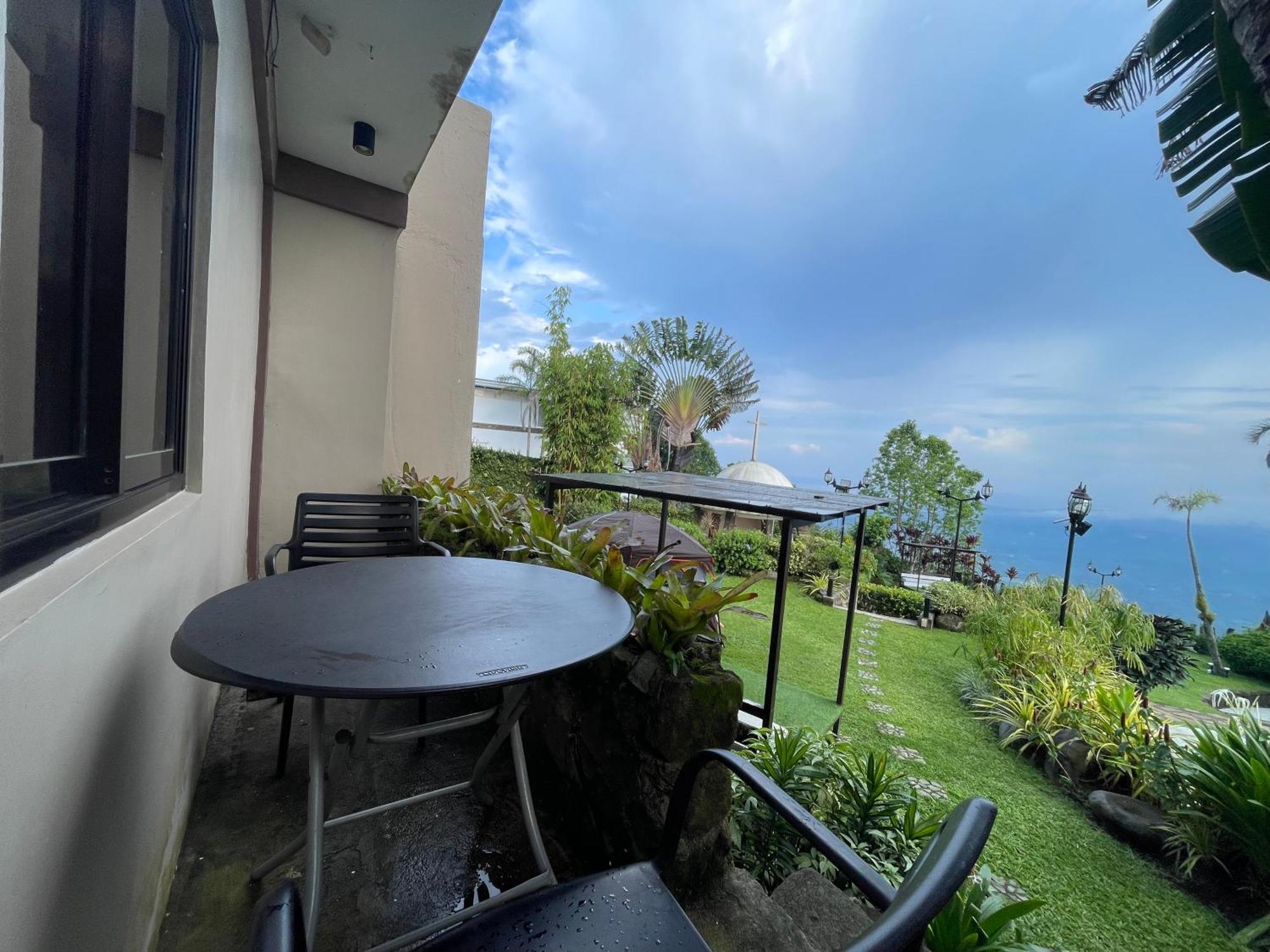 The Lakeview Suites Tagaytay City Zewnętrze zdjęcie