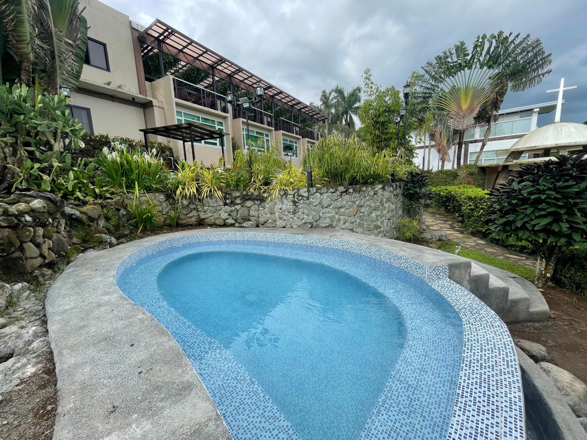 The Lakeview Suites Tagaytay City Zewnętrze zdjęcie